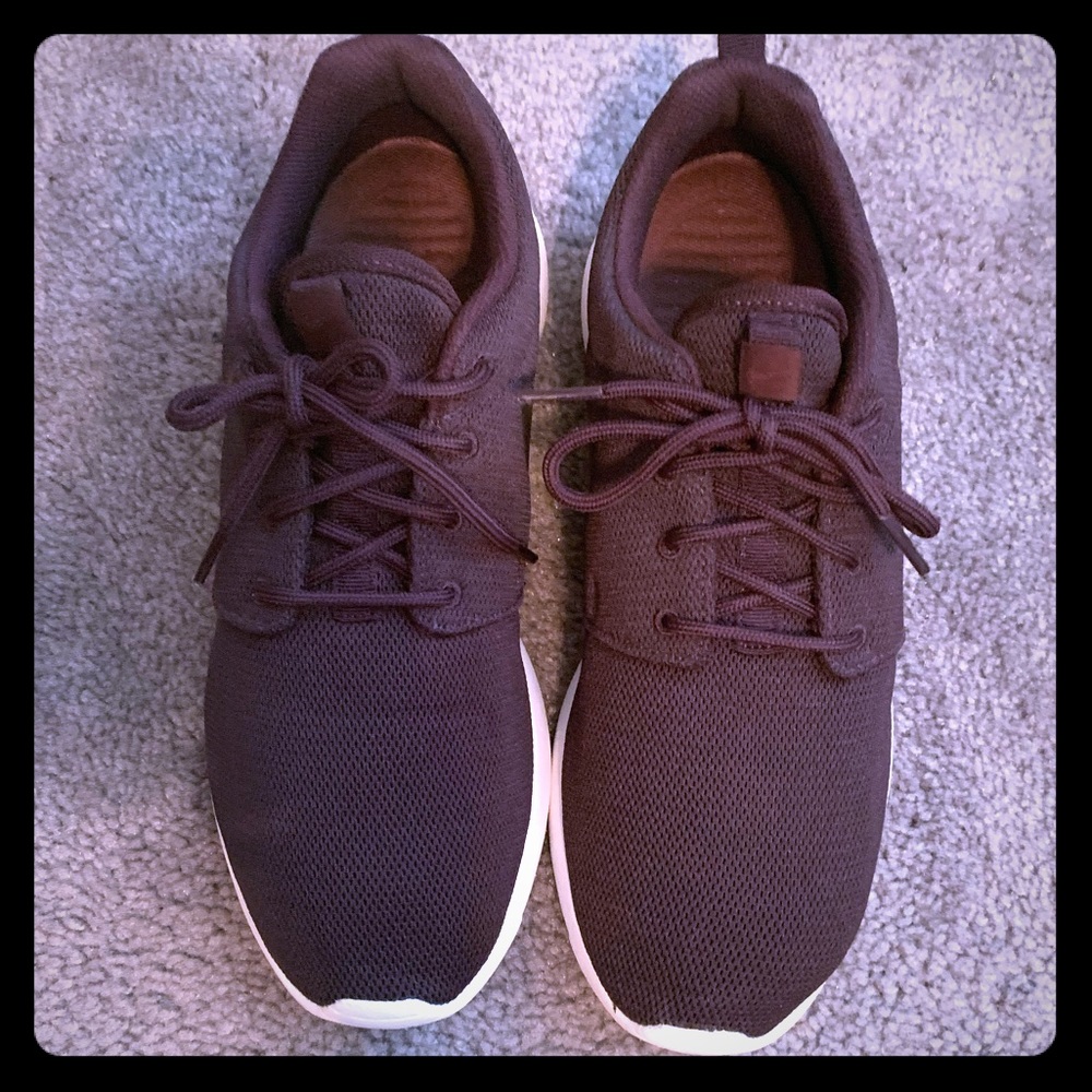 Nike Women’s Roshe Shoes - Plum Worn once Size 9